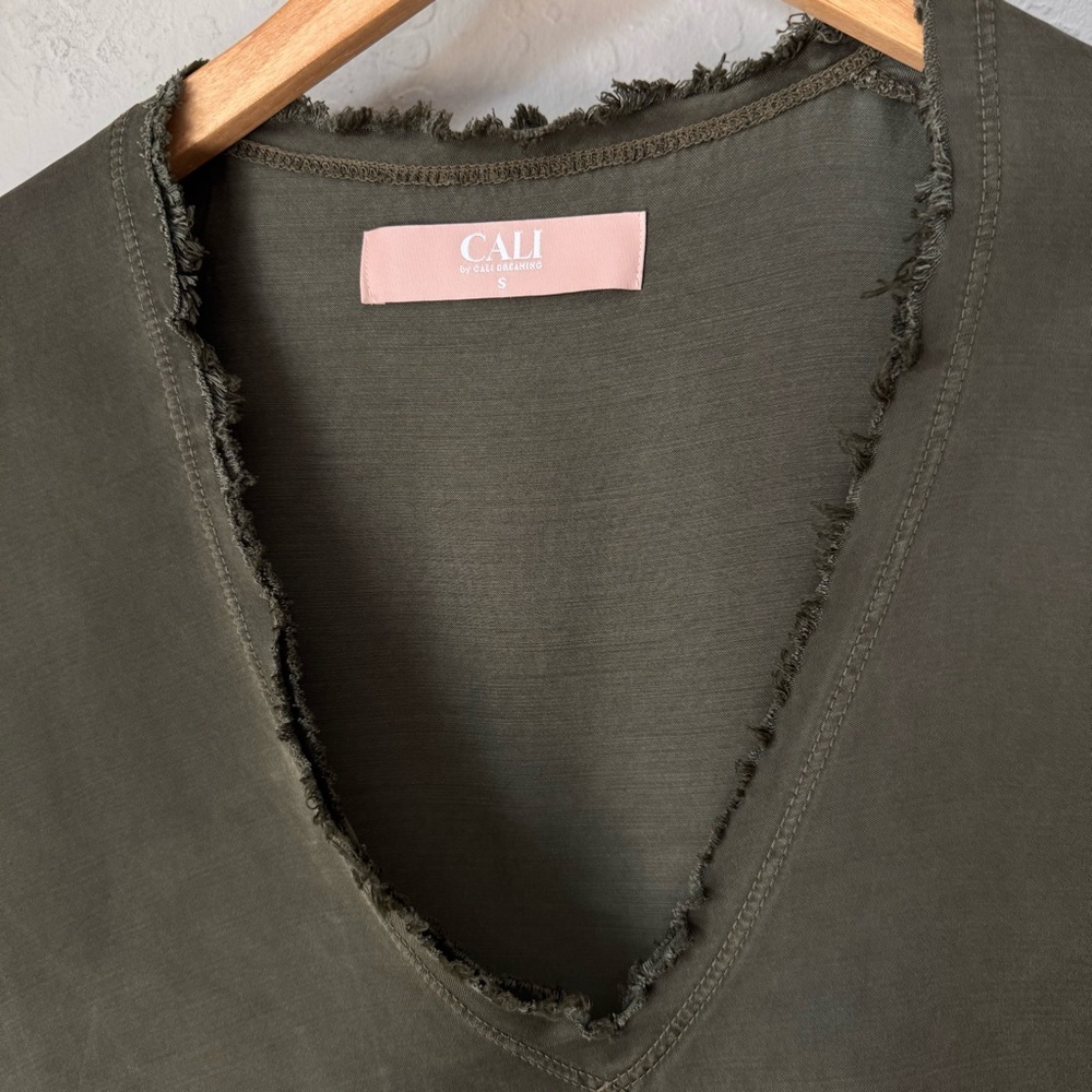 CALI DREAMING James Tee In Olive V-Neck Loose Fit Oversized Cupro Size Small - Picture 6 of 12